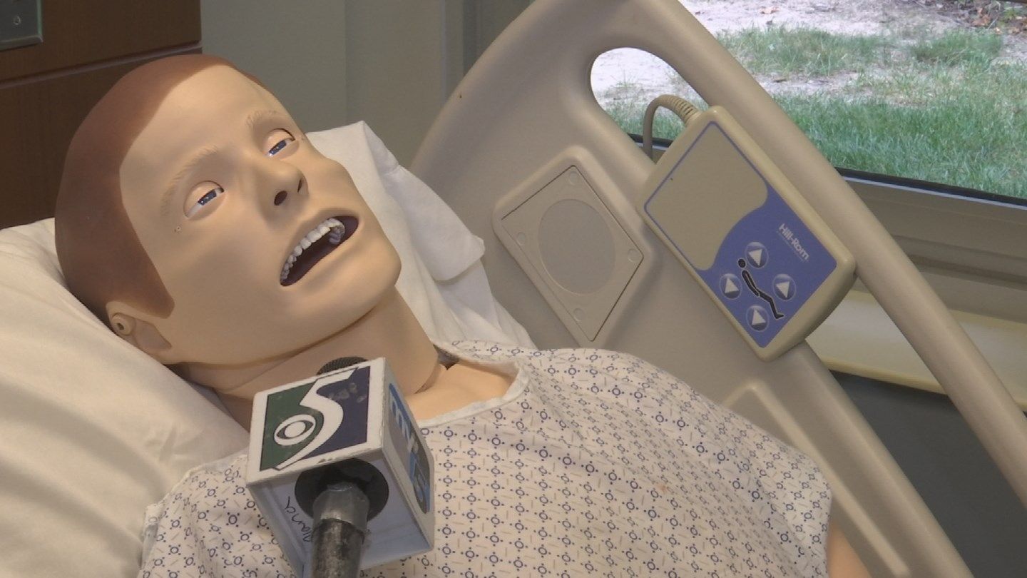 Nursing students use 'Sim Man' to save lives WNEM TV 5